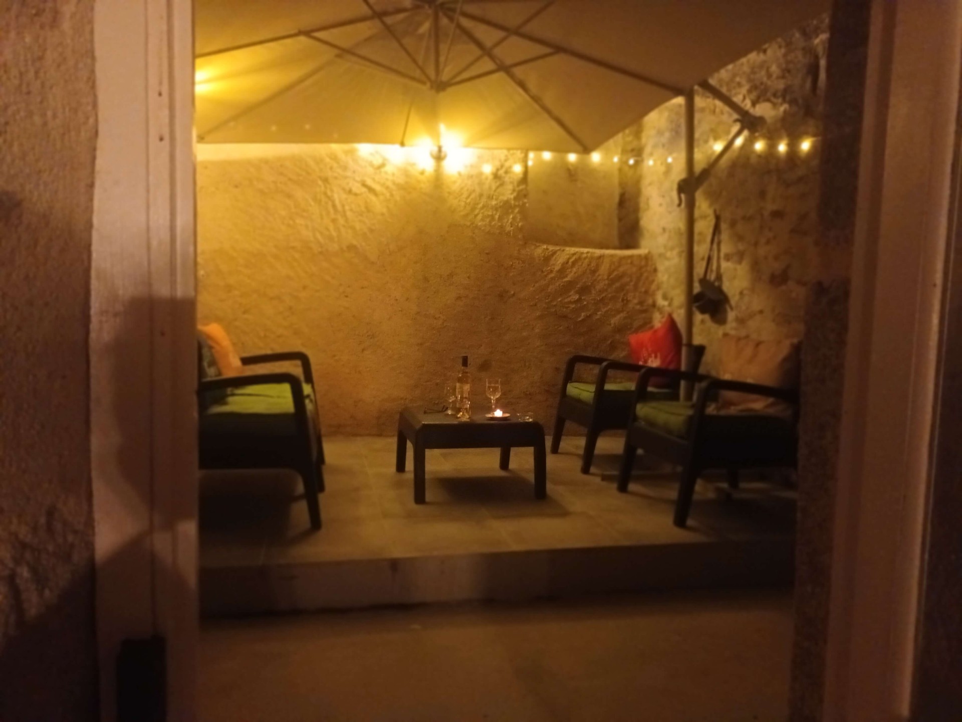 Cour la nuit/Courtyard at night